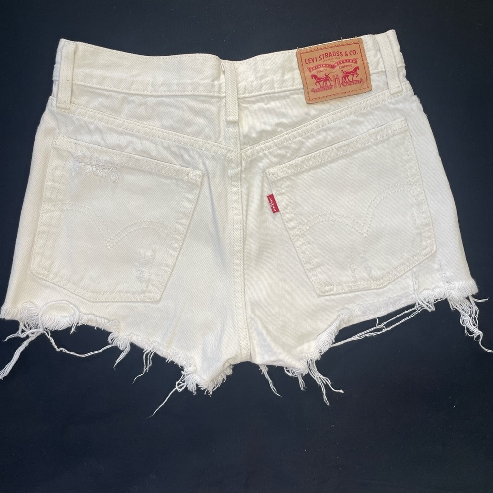 White Denim Levi’s Shorts Size 26 - Picture 4 of 10